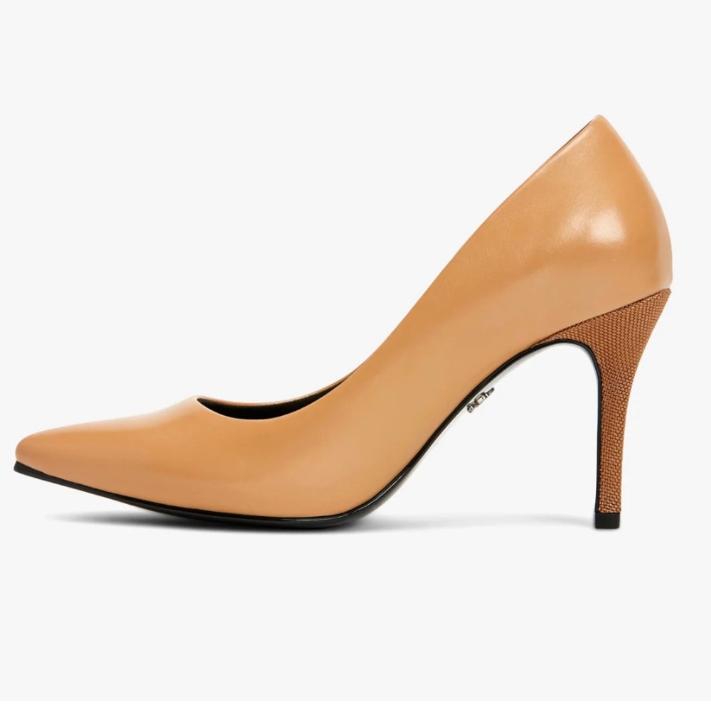 Antonia Saint NY Victoria 2.0 High Heel Wide Size 7.0D, Beige